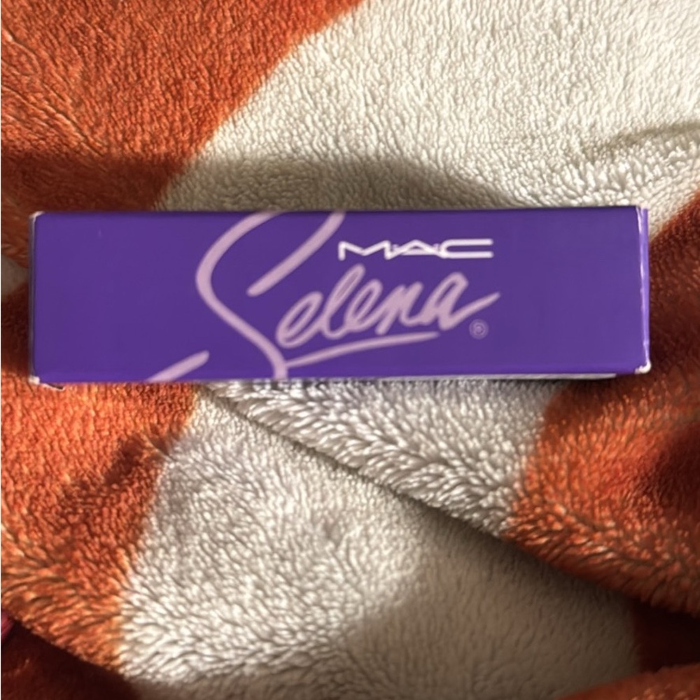 MAC Selena
